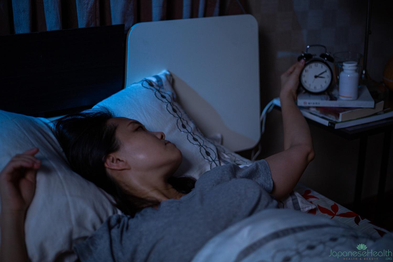 おでこが痛い場合は、毎晩 7 ～ 8 時間の睡眠をとることが重要です。