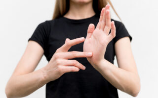 手汗が多い女性の悩みは、単なる不快感以上のものです。