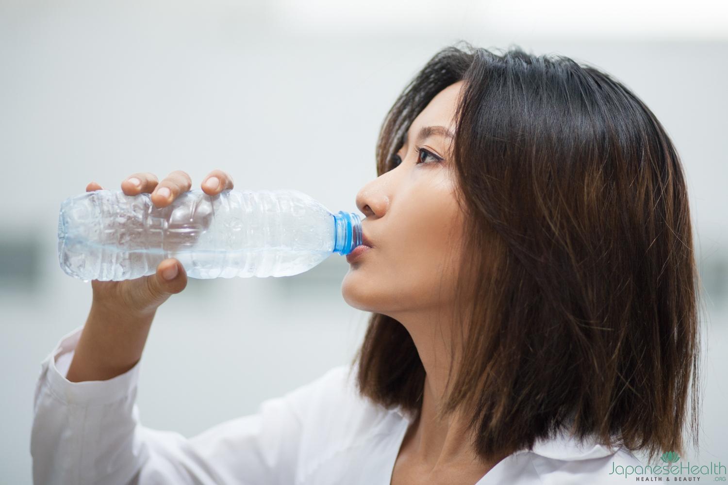 水分補給: 水分を十分に摂取することで、喉の乾燥を防ぎ、粘膜を潤すことができます。