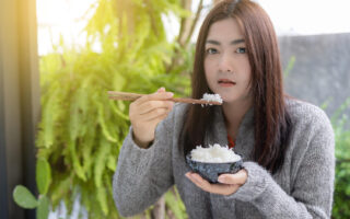 健康的な食事と考えられている米も、時には不快感や痛みを引き起こすことがあります。