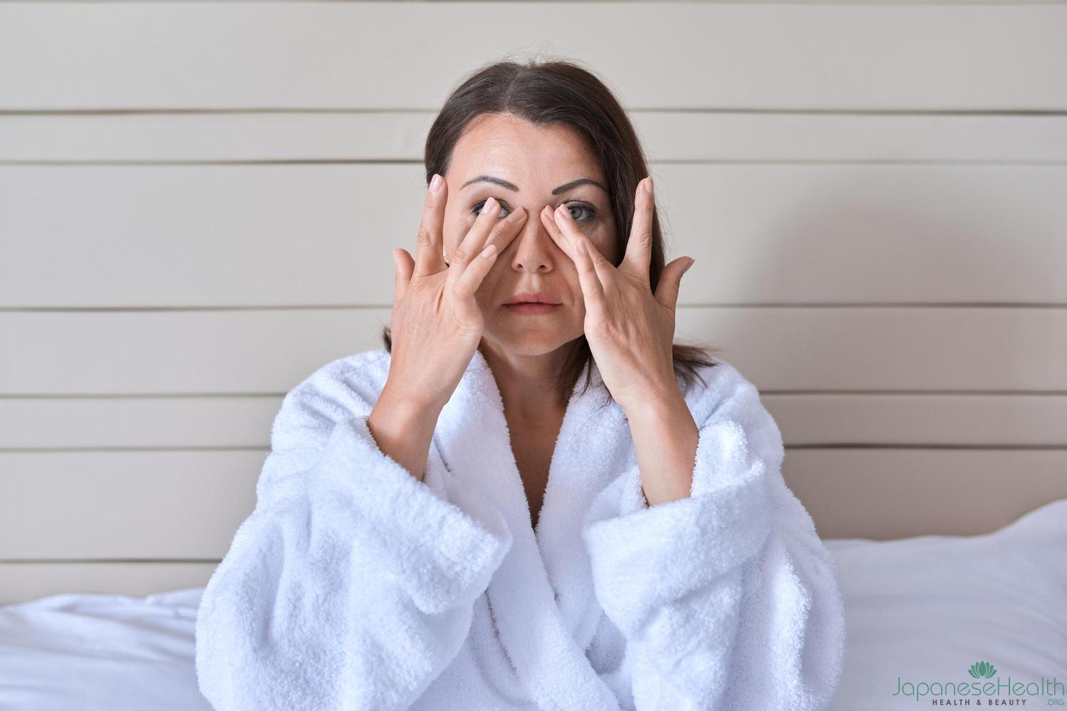 目の下のたるみは、加齢やストレス、睡眠不足などの要因で起こる一般的な美容問題です。