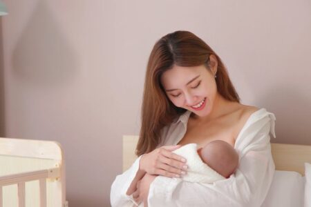 胸の美容整形で授乳は可能？母乳への影響について徹底解説