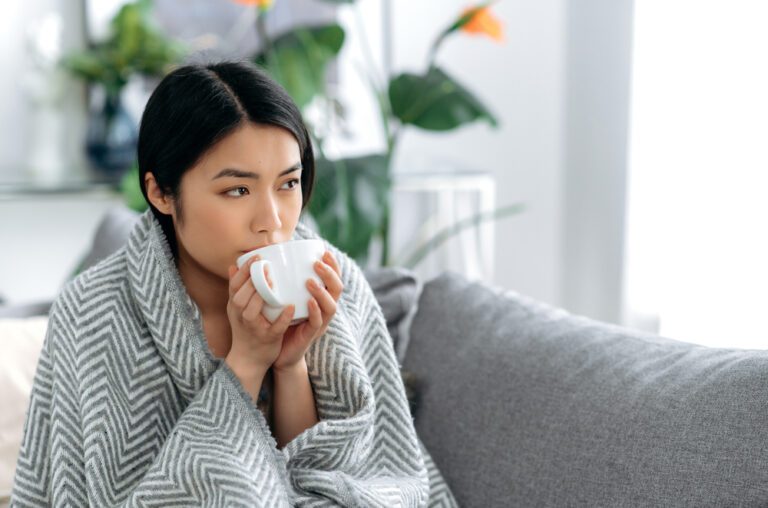 喉の痛みを和らげる家庭療法：10種以上の葉とハーブによる自然治癒力の活用法