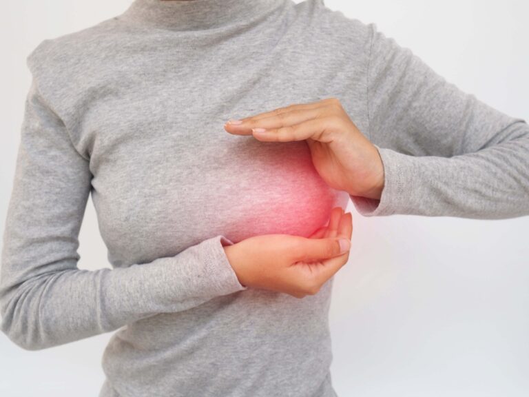 産後の乳腺炎と乳房膿瘍の完全ガイド：原因、症状から日本の公的支援「産後ケア事業」の活用法まで徹底解説