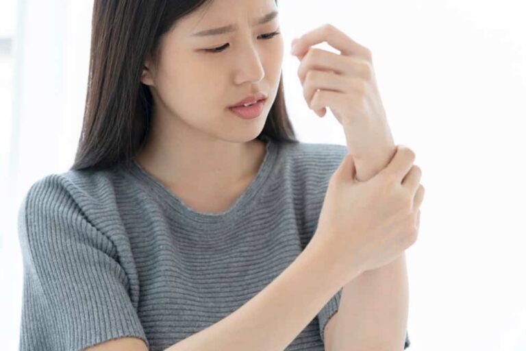 筋炎（多発性筋炎・皮膚筋炎・封入体筋炎）の全貌：症状、原因から最新治療まで専門家が徹底解説