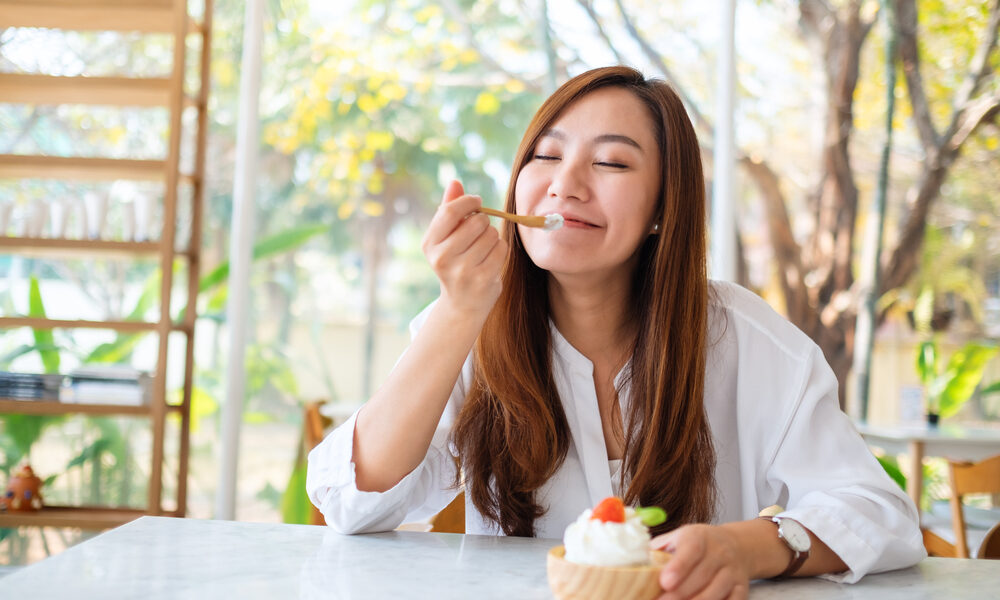 授乳中のお母さんがアイスクリームを食べても平気？赤ちゃんへの影響は？