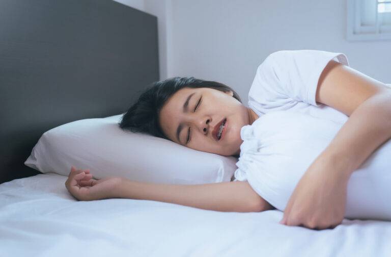 夜間歯ぎしりの完全ガイド：原因の理解と効果的な対策の習得