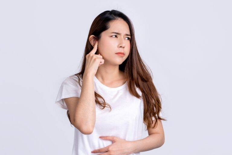 耳に虫が入った際の完全ガイド：落ち着いて！耳鼻咽喉科医が教える正しい応急処置から専門治療、予防法のすべて