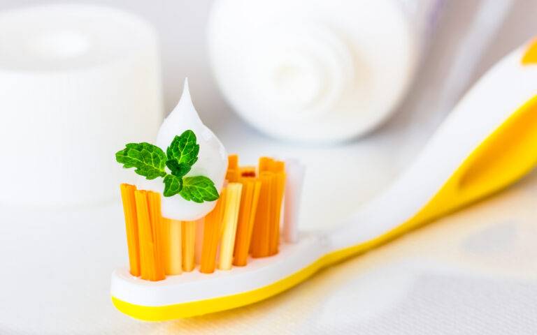 口臭を制する歯磨き粉成分トップ5：専門家が徹底解説する選び方と科学的背景