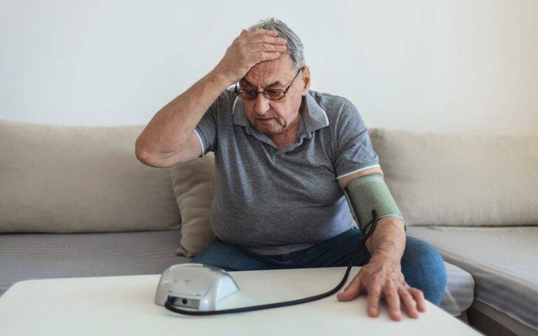 【ガイドライン準拠】高血圧緊急症とは?命に関わる危険な症状と正しい対処法を徹底解説 4 【ガイドライン準拠】高血圧緊急症とは?命に関わる危険な症状と正しい対処法を徹底解説