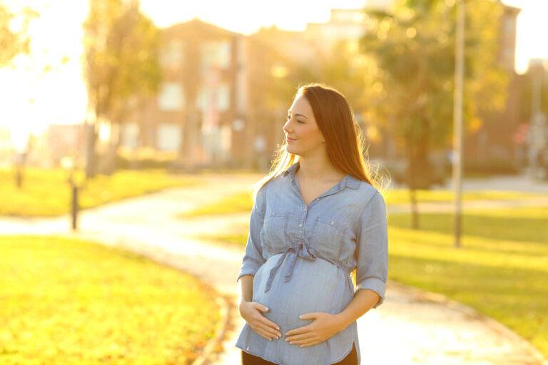 妊婦の足のむくみ解消完全ガイド：ウォーキングは本当に効果的か？原因から総合的対策まで徹底解説