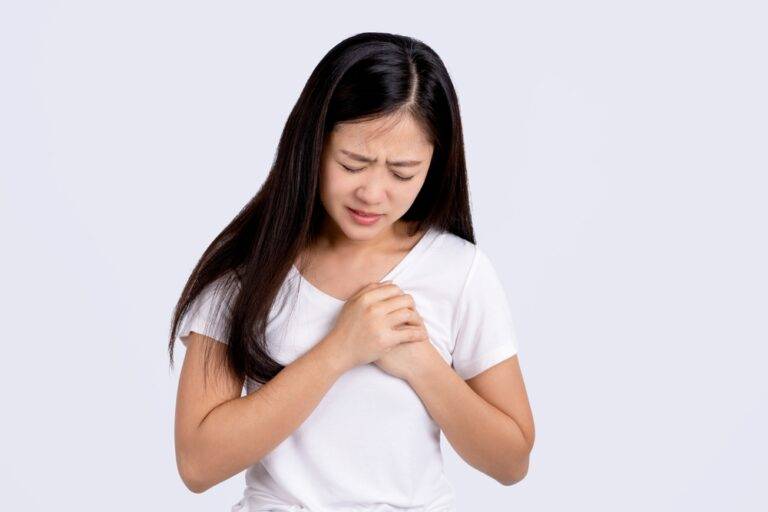 授乳中の乳腺炎ケア：温めるべきか冷やすべきか？最新エビデンスに基づく完全ガイド