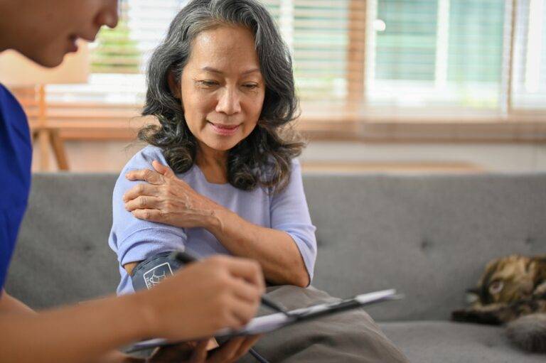 60歳以上の血圧目標値は？日本の高血圧治療ガイドライン(JSH2019)に沿った管理法