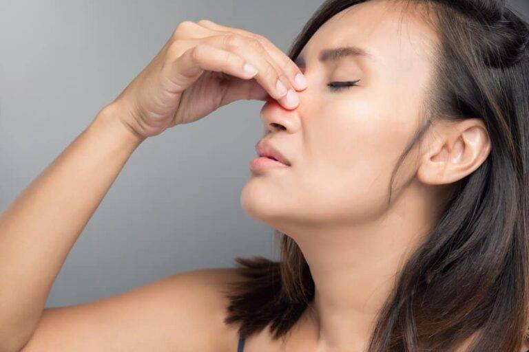 鼻水なしでも鼻が詰まる？考えられる10の原因と最新治療法を徹底解説