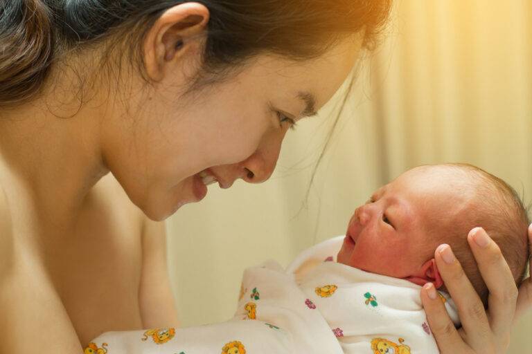 日本の産後ケア完全ガイド：「第四の三半期」を乗り越え、心と体を回復させる全知識