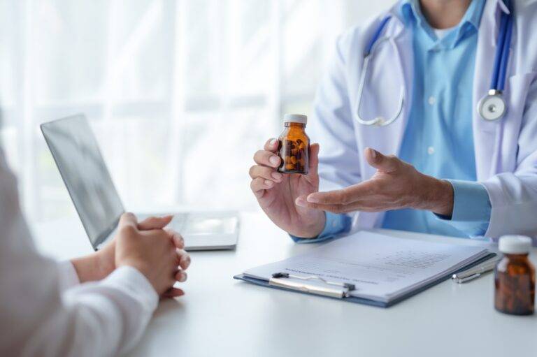 コレステロールの薬は一生飲み続ける必要がありますか？日本の最新ガイドラインと臨床試験に基づく専門家の徹底解説