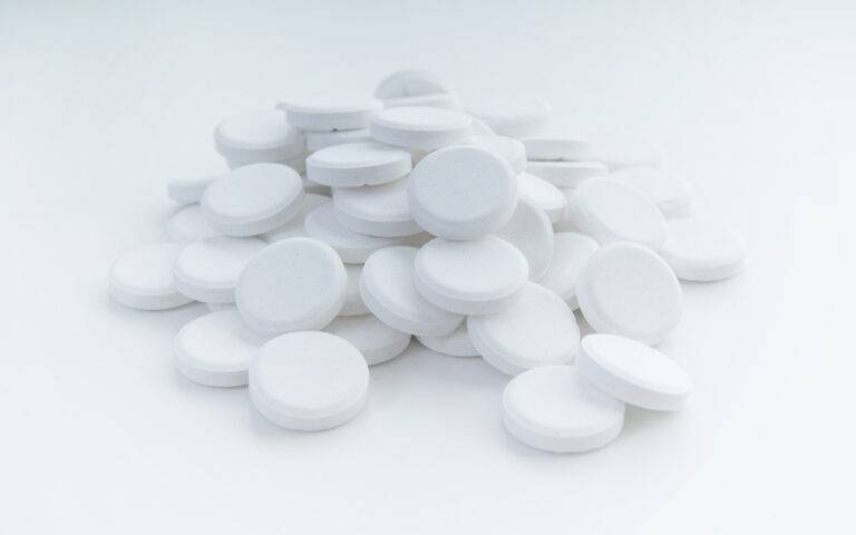 高齢者の骨粗鬆症予防におけるビタミンDの役割：日本の現状と対策の完全ガイド