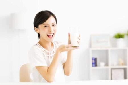 産後ママの牛乳摂取はOK？気をつけるポイントは？