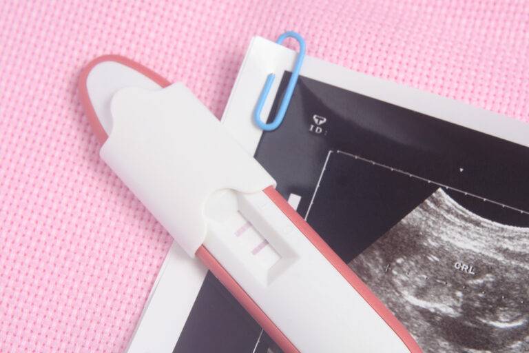 妊娠検査薬の薄い陽性線：蒸発線との見分け方、妊娠の可能性、そして次にすべきことの完全ガイド