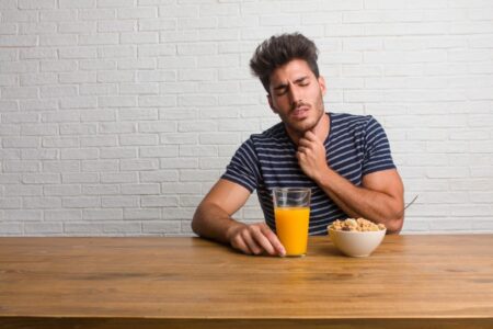 喉の炎症予防に効果的！避けるべき悪い食習慣と食品一覧