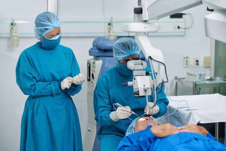 白内障手術後の完全回復ガイド：術後ケア、生活上の注意点、合併症、眼内レンズ選択のすべて