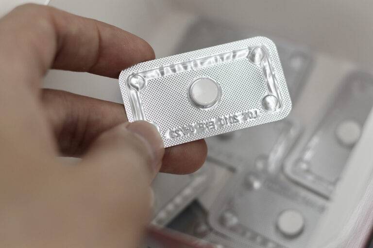 月に5回アフターピルを飲んでも安全？産婦人科医が解説する頻回使用のリスクと正しい知識