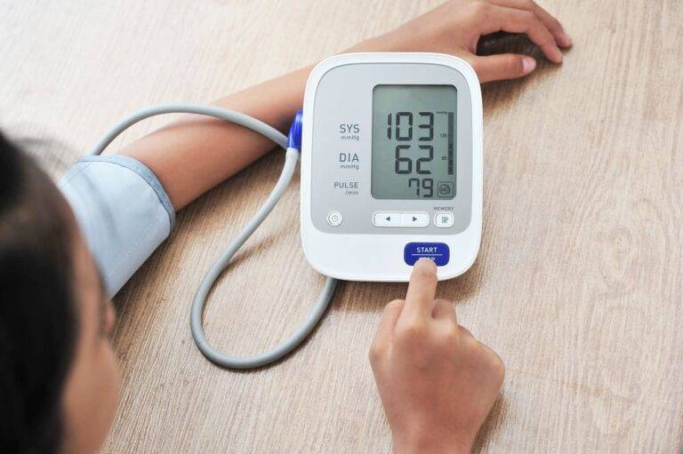 血圧100/60は危険？正常？日本の基準で徹底解説｜低血圧の症状・原因・治し方の完全ガイド