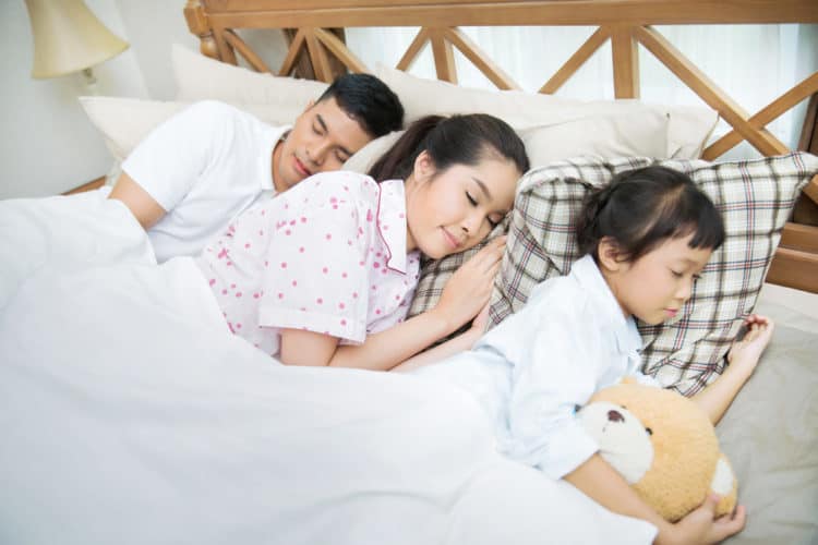 「眠りの必要時間とは？年齢で異なる理想の睡眠時間」