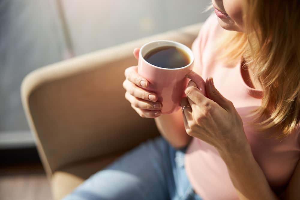 コーヒーを飲むと血圧が上がる？ | カフェインの影響を科学的に解明