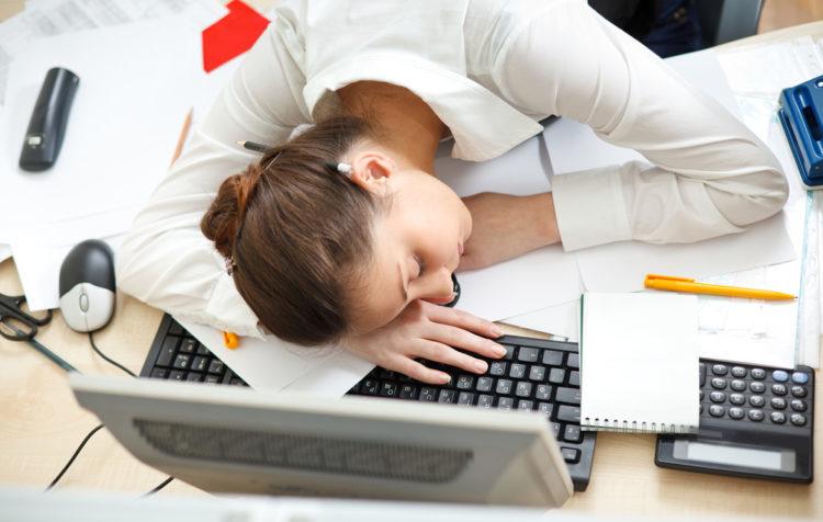 日本の睡眠クライシス：休息なき国家への影響を理解し、解決策を探る