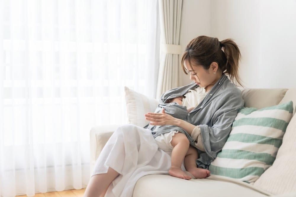 trẻ sơ sinh chậm tăng cân