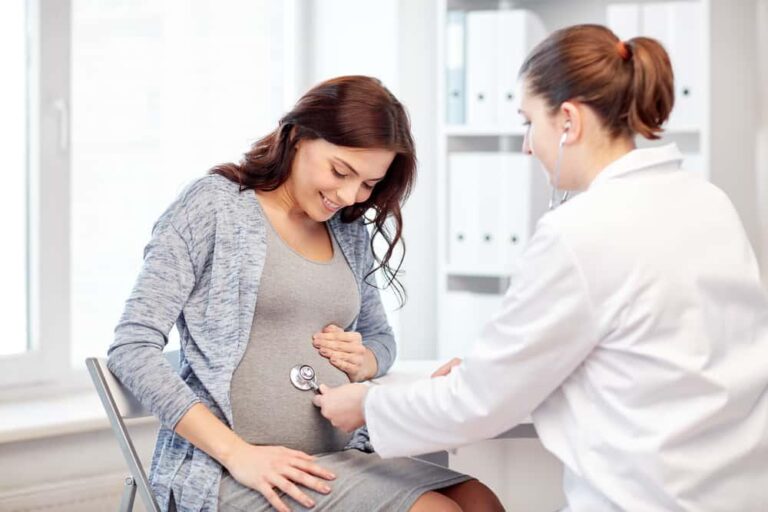 日本の妊婦健診完全ガイド：妊娠初期から出産までの全スケジュール、費用、検査項目を徹底解説