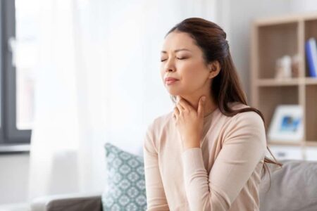 喉と耳の痛みの原因とは？対策と治療法を徹底解説