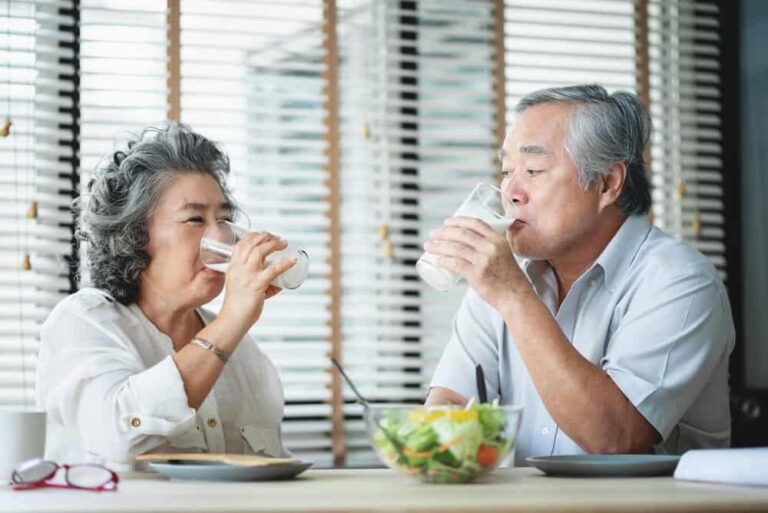 骨粗しょう症に負けない食事術：骨を強くする最強の食材と、今日から避けるべき食品【医師監修・最新ガイドライン準拠】