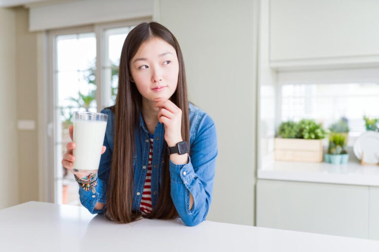 牛乳で下痢になるのはなぜ？乳糖不耐症・アレルギー・IBSの原因から最新対策まですべて