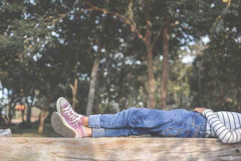 暑さに負けない！科学的根拠に基づく夏の快眠完全ガイド
