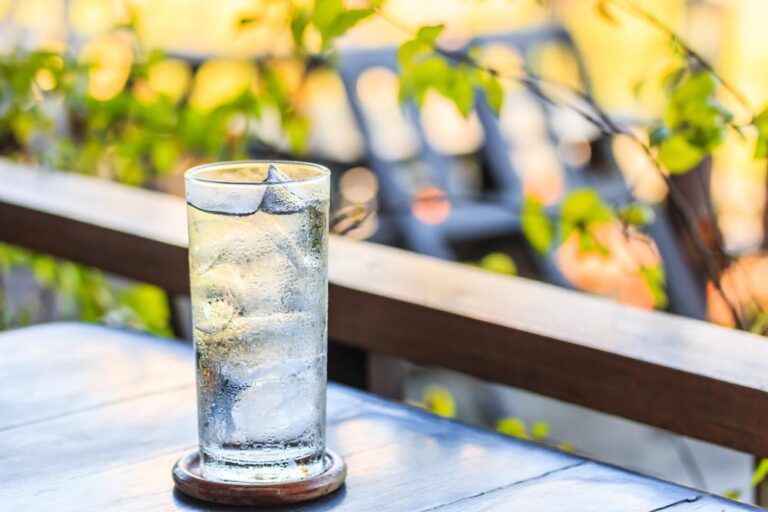 産後の飲み物はいつから冷たいものを飲んでいい？伝統と科学から導く完全ガイド