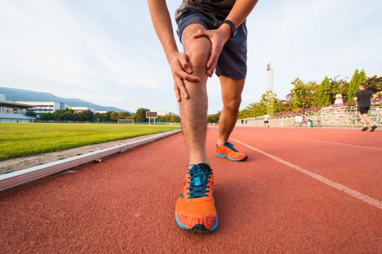 スポーツによる膝痛の完全ガイド：原因、最新治療、科学的予防戦略の徹底解説
