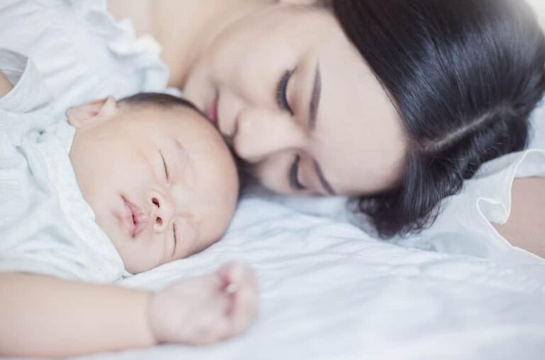 産後の温活：伝統的な炭火の危険性から母子を守る安全な温め方の完全ガイド