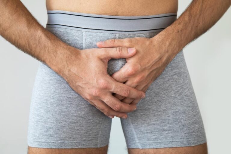 早期発見が鍵！陰茎癌（ペニスがん）の7つの兆候とセルフチェック法