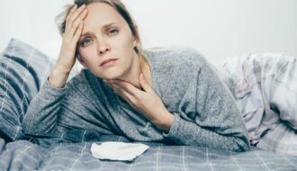 片側喉の痛みとは？知っておきたい9つの主な原因