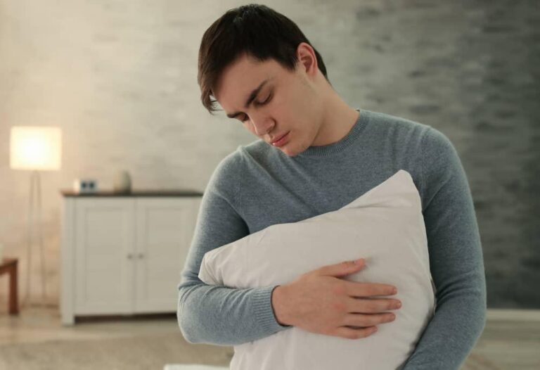 夢遊病（睡眠時遊行症）のすべて：原因、症状から日本の最新治療法まで徹底解説