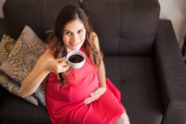 妊娠中に避けるべき飲み物完全ガイド｜カフェイン・ポリフェノールの最新リスクまで徹底解説