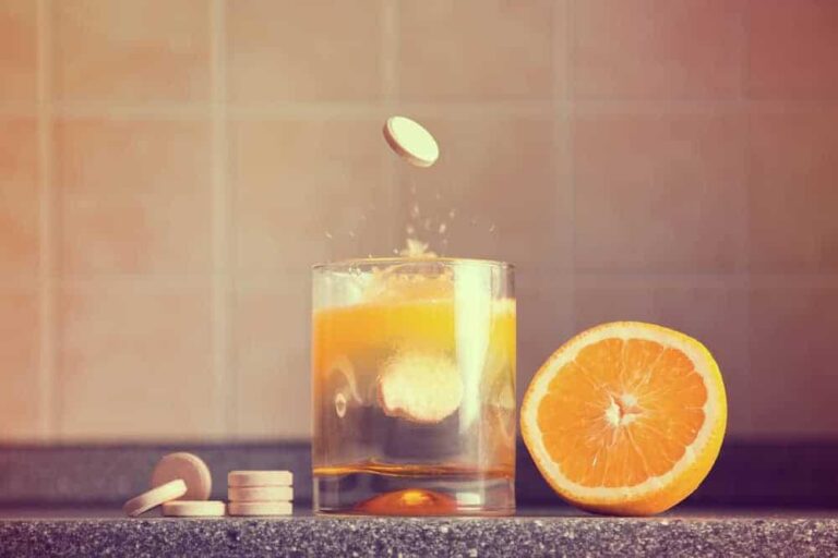 糖尿病患者はビタミンCサプリを飲んでも良い？効果と重大なリスク、安全な飲み方を専門家が徹底解説