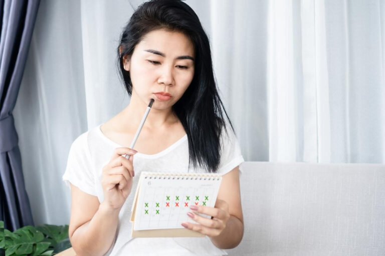 アフターピルで生理が遅れるのは正常？消退出血との違いと正しい対処法の徹底解説