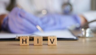 HIV感染1年後の兆候とは？迅速な見分け方とは