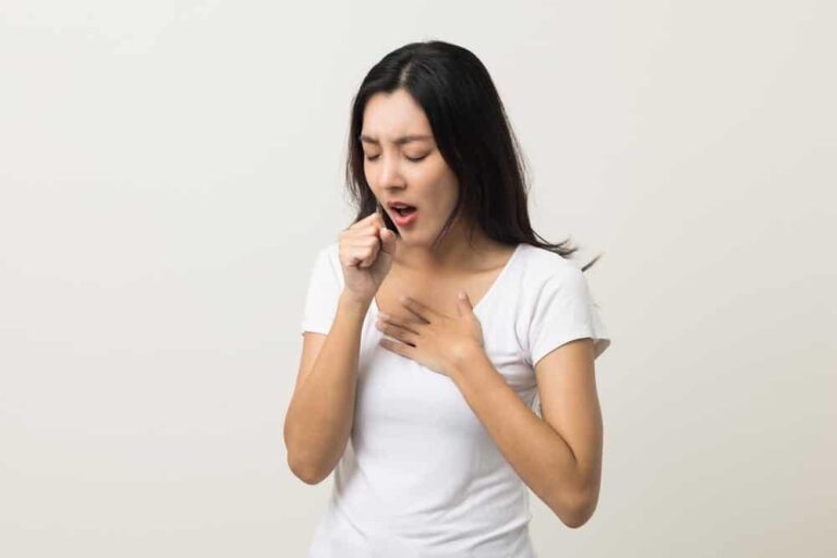 止まらない咳払いの原因は？ 逆流性食道炎からチック症、ストレスまで専門医が徹底解説