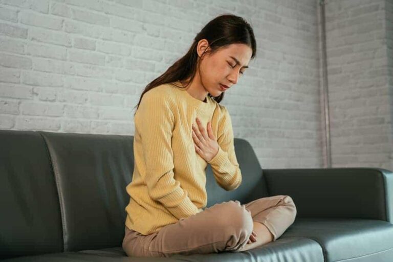 胸痛の全貌：その痛み、本当に大丈夫？原因・種類から最新の診断・治療、生活習慣改善まで徹底解説