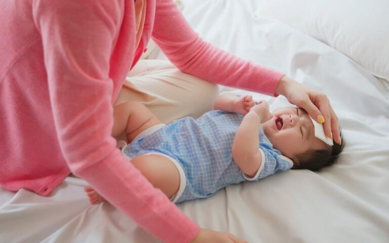 【帝王切開で生まれた赤ちゃんの咳】呼吸器疾患のサインと受診の目安｜家庭でできるケア