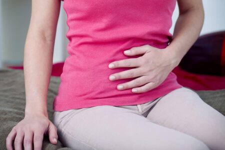 お腹の張りとガス溜まりの原因を徹底解明！日常的に悩まされるその理由と科学的アプローチ